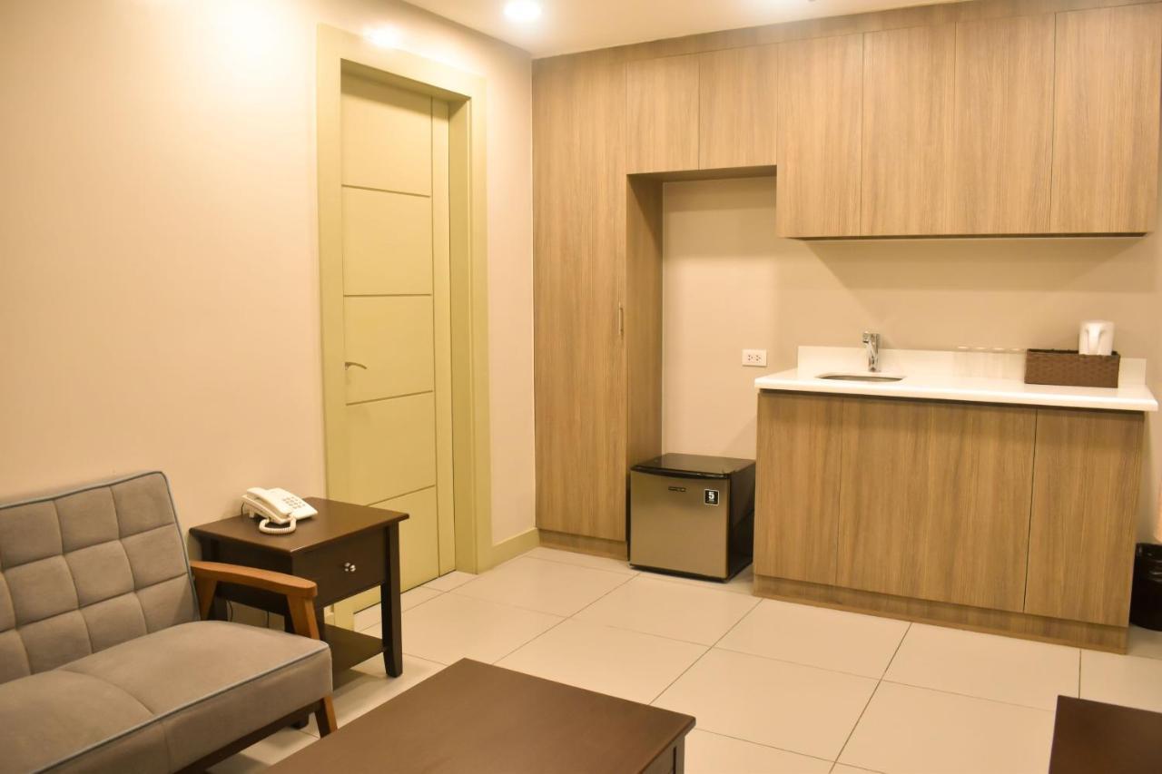 Lelita Hotel - Certified Quarantine Facility マカティ エクステリア 写真