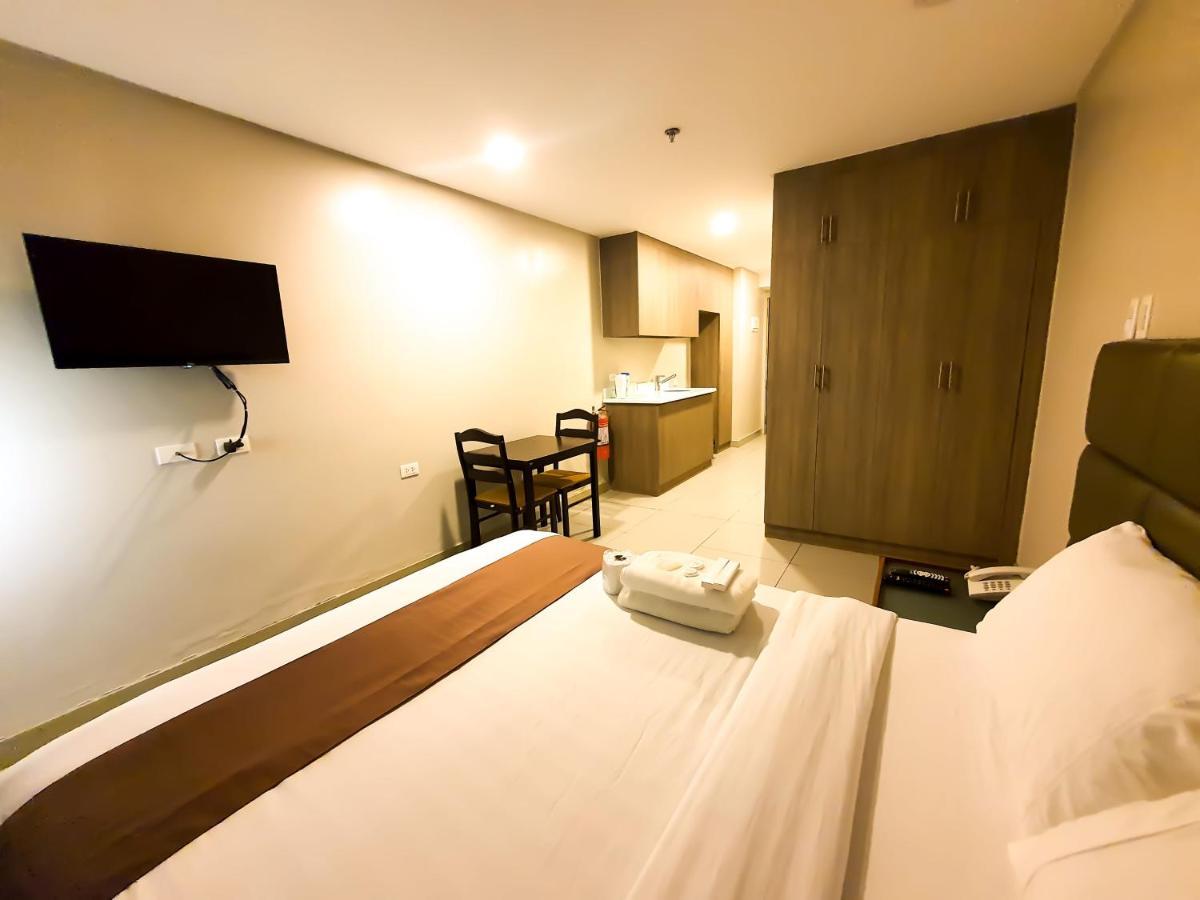Lelita Hotel - Certified Quarantine Facility マカティ エクステリア 写真