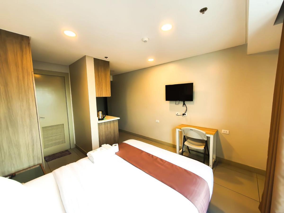 Lelita Hotel - Certified Quarantine Facility マカティ エクステリア 写真